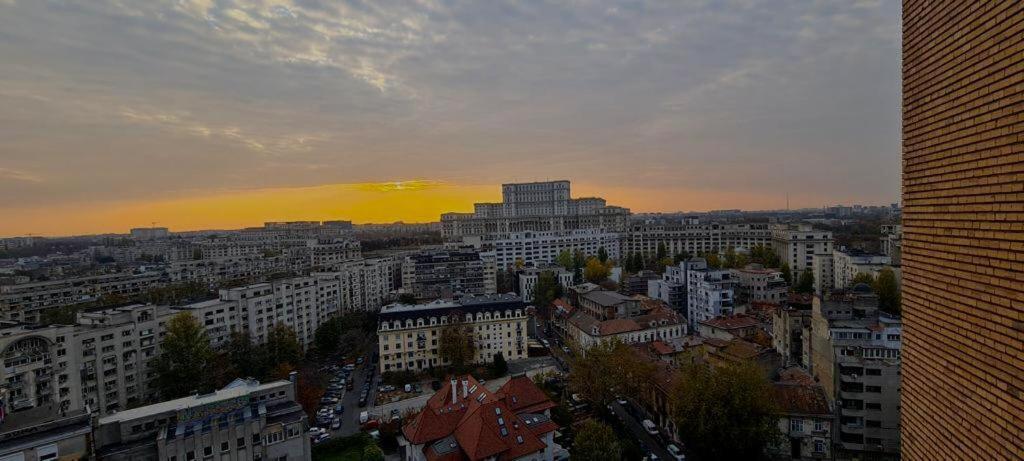Central Apartment Tower Bukarest Eksteriør billede
